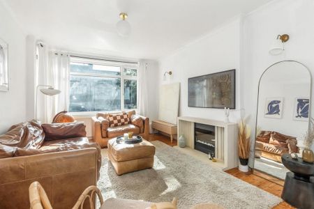 4 bedroom end of terrace house to rent - Photo 3