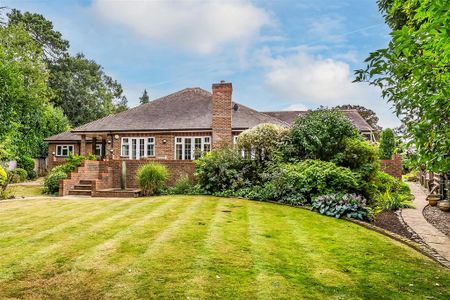 3 bedroom detached bungalow to rent - Photo 4