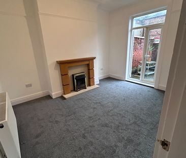 3 Bed Terraced House, Eddisbury Road, CH44 - Photo 1