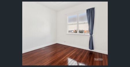 Classic Gable Renovated Cottage - Photo 5