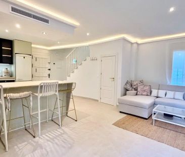 Casa adosada de alquiler en Guadalmina Baja - Photo 2