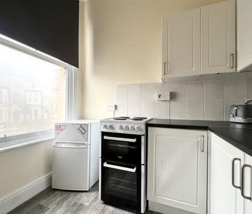 Westbourne Grove, Scarborough - Photo 1