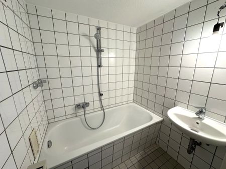 Düsseldorf-Düsseltal! Frisch renovierte 3-Zimmer-Balkonwohnung mit PKW-Stellplatz! - Foto 4