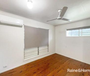 3 BEDROOM HOME MORANBAH - Photo 2