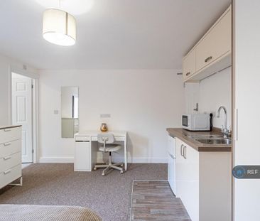 Studio to rent - Photo 2