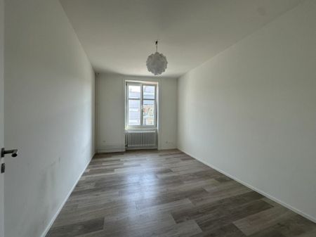 Light-flooded and renovated! - Photo 4