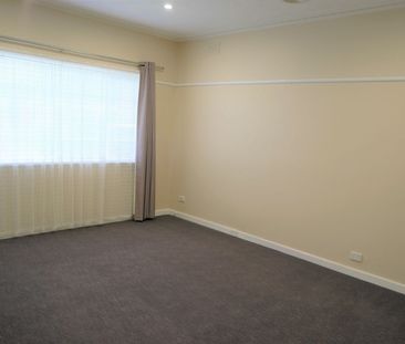 8 Hart Street, Airport West VIC 3042 - Photo 2