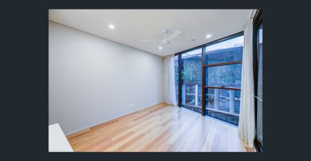 Modern Luxury Living in the Heart of West End - 1-Bedroom Apartment with Designer Finishes and Convenient Amenities! - Photo 4