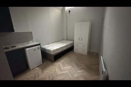 Studio Flat, Junction Road, N19 - Photo 2