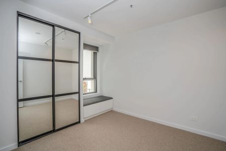 Light-Filled Open Plan Apartment - Photo 5