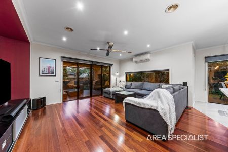 28 Tyrone Avenue, Pakenham VIC 3810 - House For Rent | Domain - Photo 4