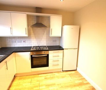 3 bedroom end of terrace house to rent - Photo 2