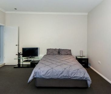 Internet (Basic use only), Water & Electricity Included ! - Photo 1