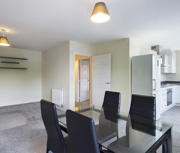 2 bedroom Flat To Let - Photo 3