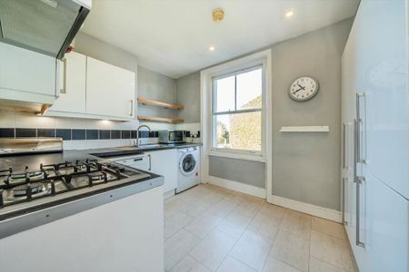2 bedroom flat to rent - Photo 2
