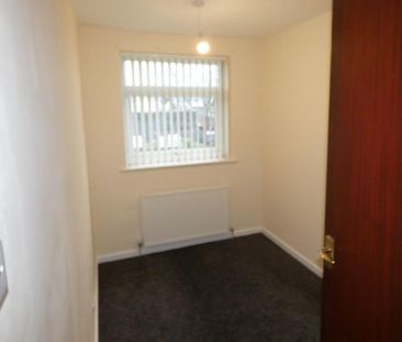 3 bedroom end of terrace house to rent - Photo 3