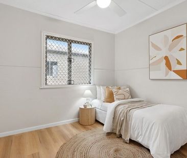 Modern Three Bedroom Home with Park Views - Photo 5