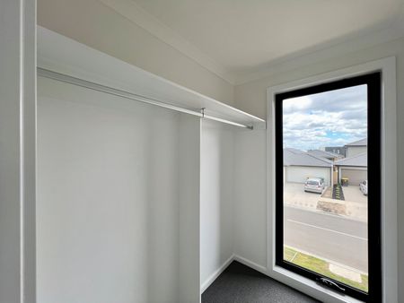 Three Bedroom Townhouse with Views to Boot - Photo 5