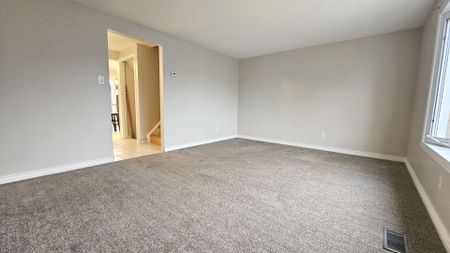 For Lease - 29 Folkstone Crescent, Kitchener, Ontario - Photo 2