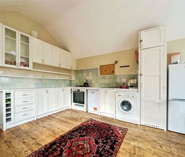 3 bedroom apartment to rent High Street, Lewes, East Sussex, BN7 - Photo 1