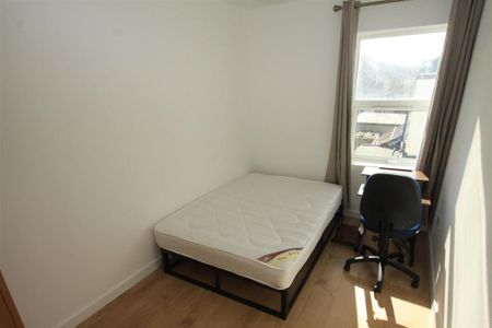 1 bedroom in a house share to rent - Photo 4