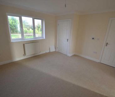 3 bedroom end of terrace house to rent - Photo 1