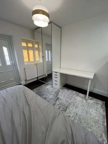 Studio Flat, Baring Road, SE12 - Photo 3