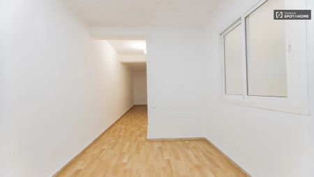 Room in a shared 4-bedroom apartment for rent in Mont-Olivet, professionals and students - Foto 3