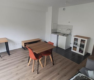 location Appartement T1 DE 30.3m² À NOISY LE GRAND - Photo 3