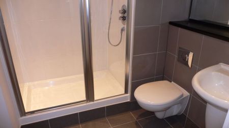 Crown Point Road, Leeds, West Yorkshire, LS9 - Photo 5