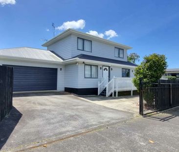 Spacious family home in a great location - Photo 3