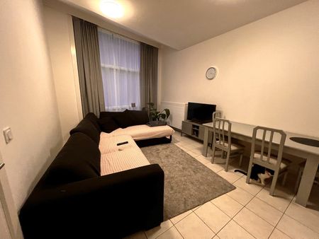 INSTAPKLAAR GELIJKVLOERS APPARTEMENT IN CENTRUM IEPER MET APARTE SLAAPKAMER - Foto 2