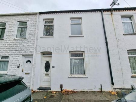 2 bedroom terraced house to rent - Photo 4