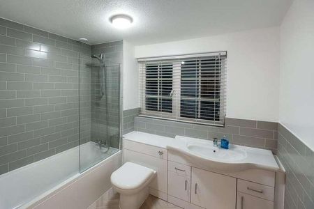 Sandalwood, Guildford, Surrey, GU2 - Photo 5