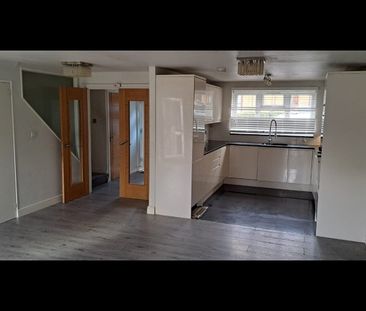 4 Bed Semi-Detached House, Woodside Grange Road, N12 - Photo 5