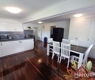 Charming 4-Bedroom Queenslander with Stunning Foreshore Views - Jus... - Photo 3