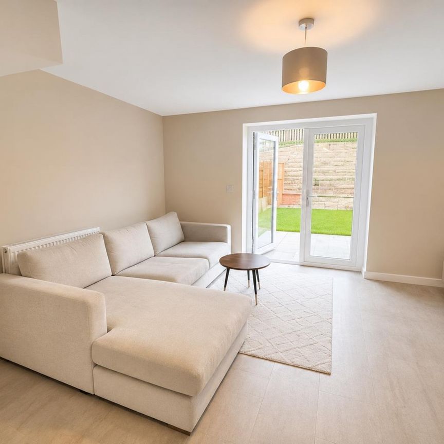 2 bedroom House To Let Total Size: 764 SQ FT - Photo 1