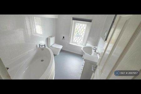 2 bedroom terraced house to rent - Photo 2