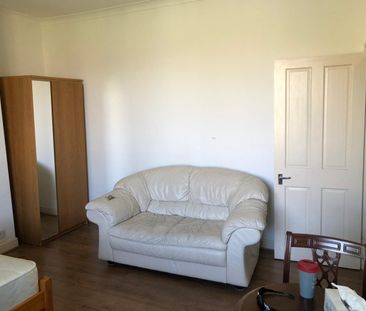 Studio Flat, Windsor Road, W5 - Photo 1