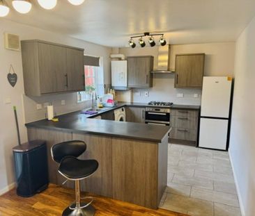 3 bedroom semi-detached house to rent - Photo 6