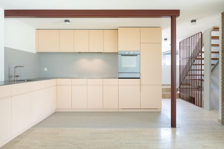 Freistehendes Einfamilienhaus mit Pool und Doppelgarage - Photo 3