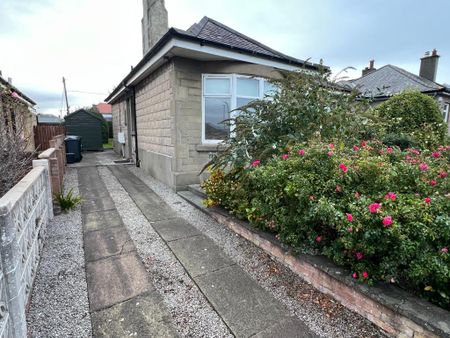3 bedroom bungalow to rent - Photo 3