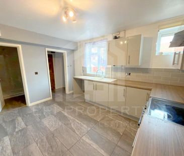3 bedroom end of terrace house to rent - Photo 6