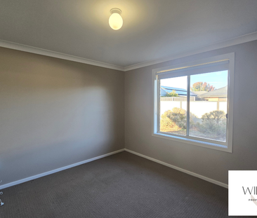 Freshly Painted 4-Bedroom Family Home in Eyre! - Photo 3