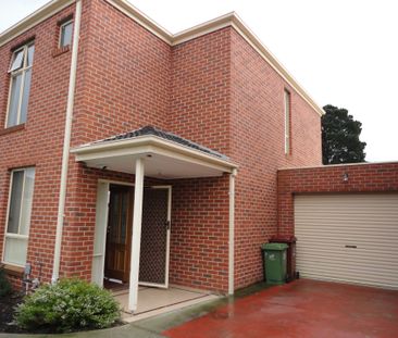 Stylish 3-Bedroom Townhouse in Noble Park - Photo 6