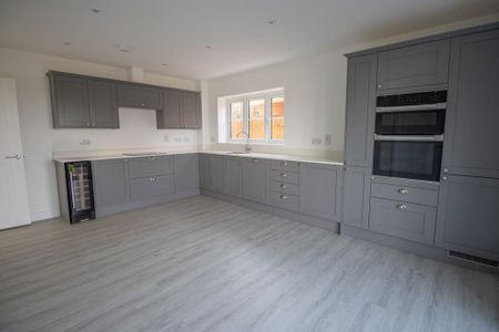 4 bedroom detached house to rent - Photo 5