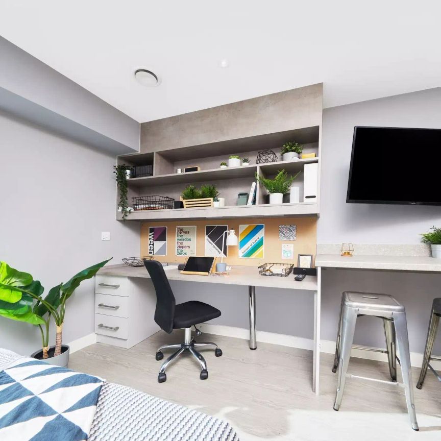 Bronze Studio - Photo 1