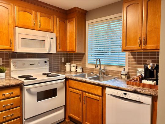 For Lease - 181 Columbia Road, Barrie, Ontario - Photo 1