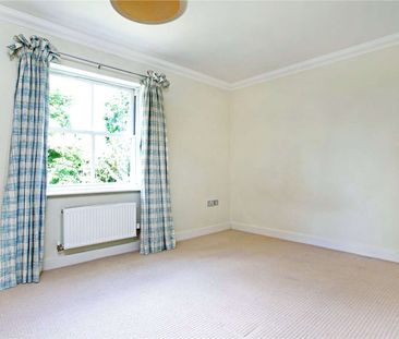 A well presented three storey, four bedroom/four bathroom townhouse... - Photo 4