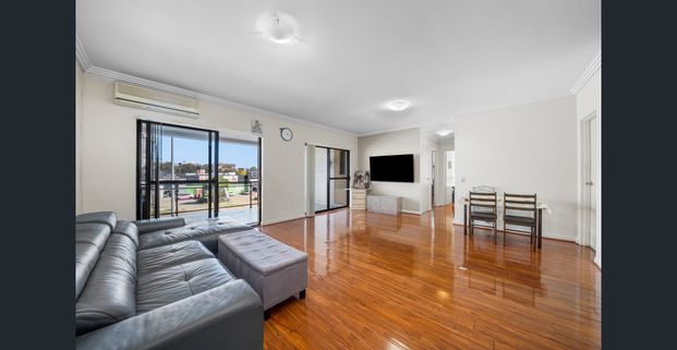 Walk To Station - Photo 1